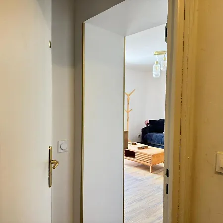 Апартаменты Cosy-tout-a-pieds Neuf Coeur Saint-raphael Сен-Рафаэль